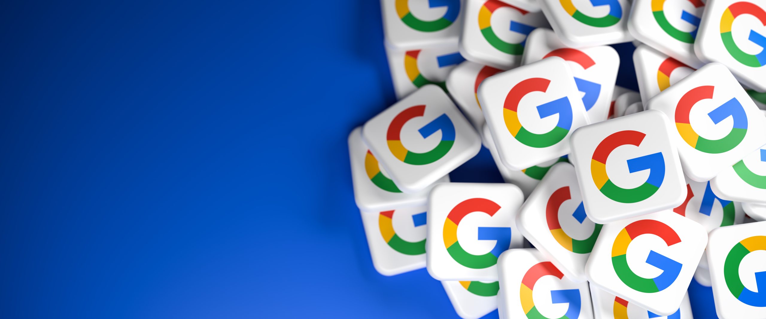 Imagem do postblog seu negócio no Google - Imagem com diversas peças de plástico marcadas com a letra G e as cores do Google