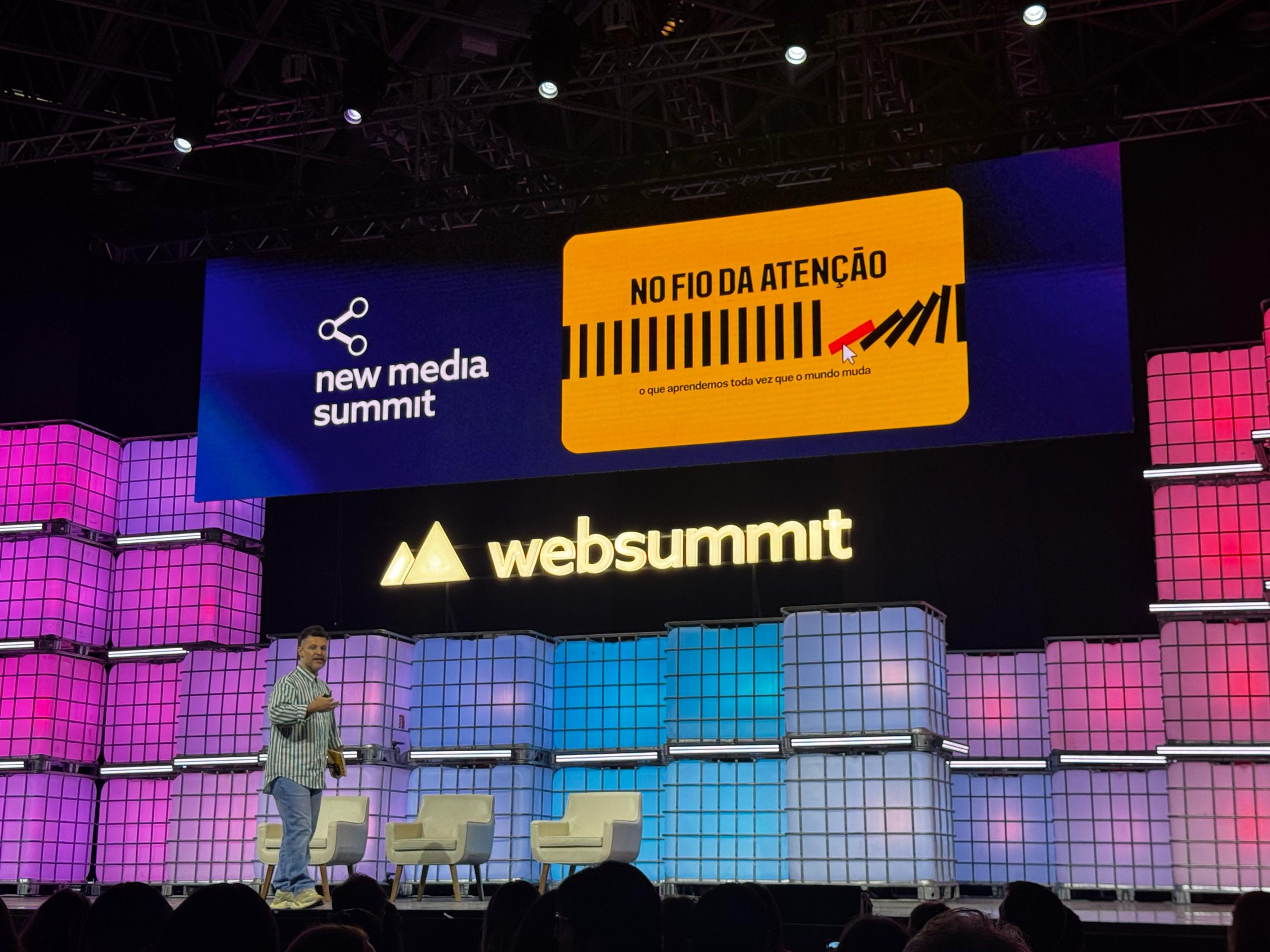 tendências web summit rio - palestrante falando no palco