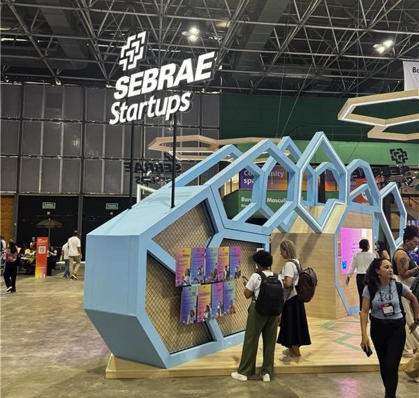 web summit rio 2025 - imagem do estante do Sebrae Startups