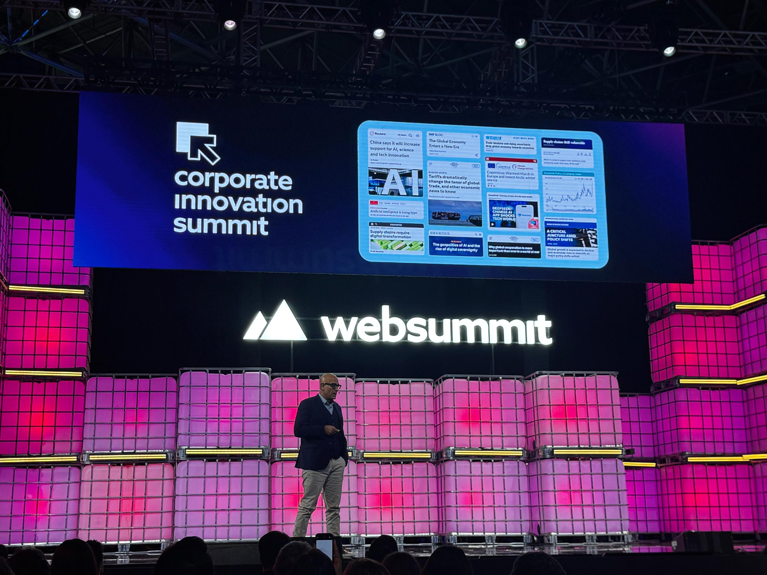 tendências web summit rio - imagem de uma apresentação de palestra no evento