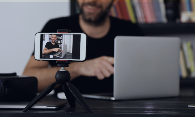 Imagem destaque do blog post do Sebrae RS sobre Lei que regulamenta criadores de conteúdo acende alerta para PMEs