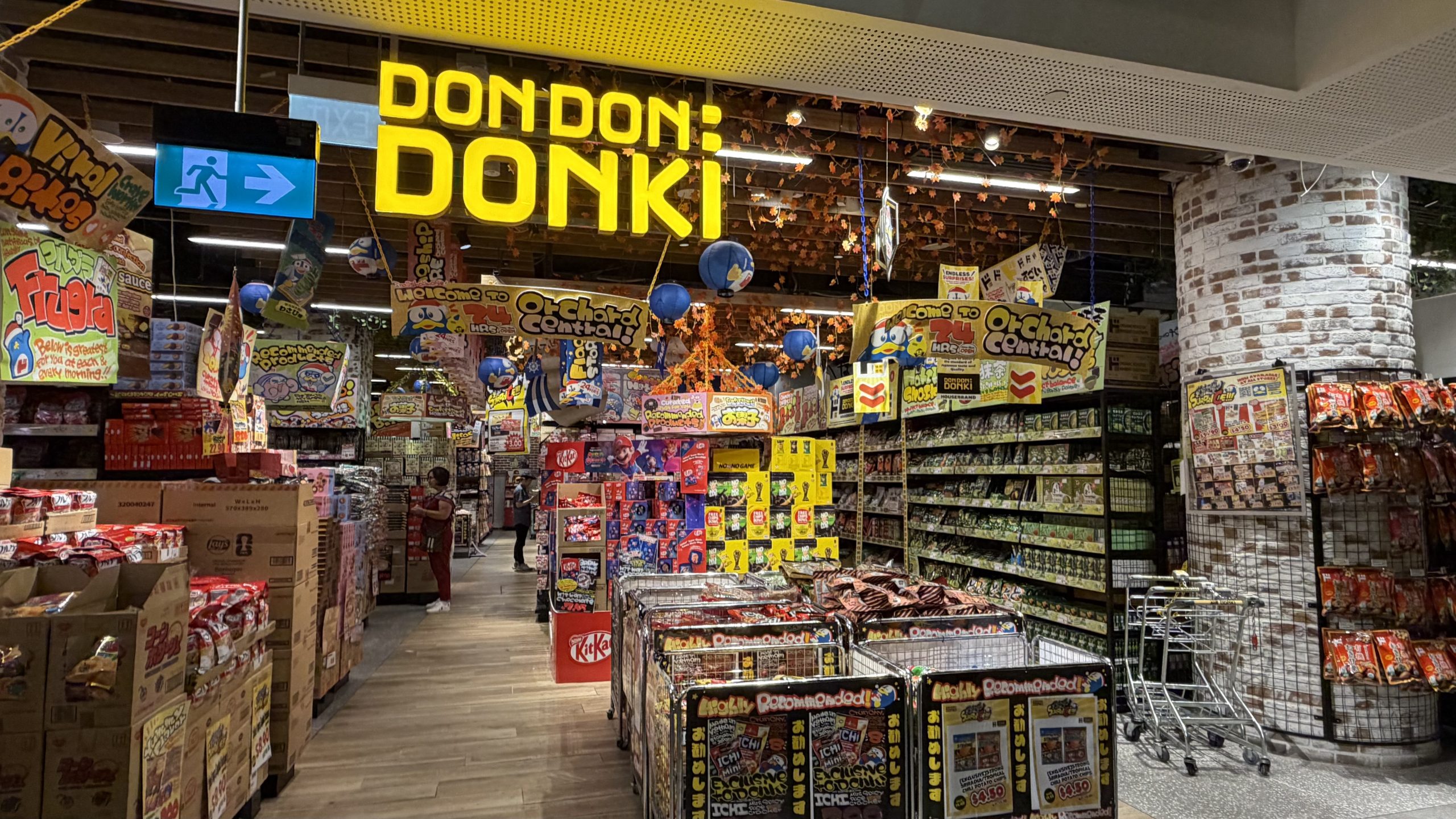 Imagem da loja Don Don Donki - blopost - aprendizados da NRF Singapura 2026